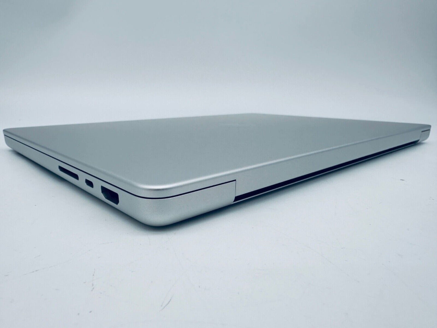 Apple MacBook Pro 14" 2023 M3 Pro 12-Core CPU 18-Core GPU 18GB 1TB SSD In Silver